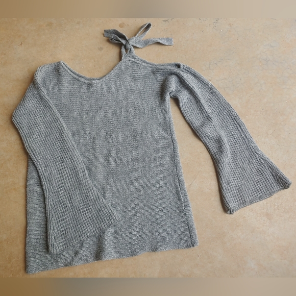 NWOT Elle One Sided Shoulder Sparkly Gray Oversized Sweater Size XS | Preppy - Picture 1 of 7